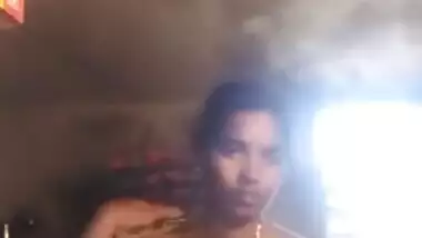 Desi babe has to strip on camera to earn tips for XXX naked show