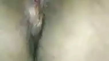 Man eats his lady’s pink pussy on video call sex