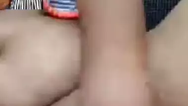 Chubby wife fingering pussy with viral video call chat