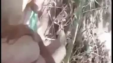 Local guy caught on Desi mms video of village lovers caught fucking outdoor
