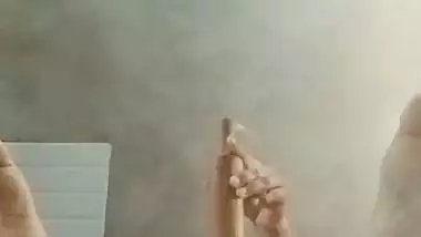 Jaipur lady fucks her pussy with a belan in Rajasthani sex