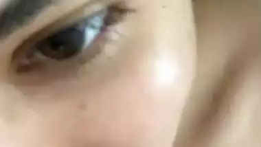 Indian girl showing asshole by spreading big ass