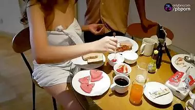 Morning Sex - Naughty Girlfriend Needs Cum Before Breakfast Every Day - Yokiebearz จะกิuข้าวก่อu Nรือเย้กกัuก่อuดี