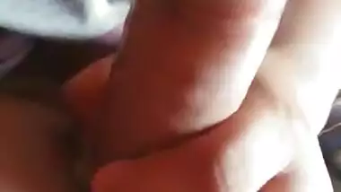 gf giving a blowjob while listening to hindi music