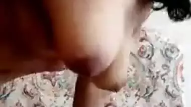 Desi babe showing off