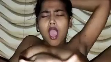 Irresistible sex hungry Indian girl nude fingering