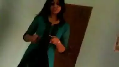 Small Indian tits have the XXX right to be showed off by sex model