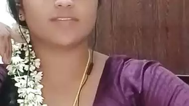Telugu Chamet girl shows big laddoos on live chat