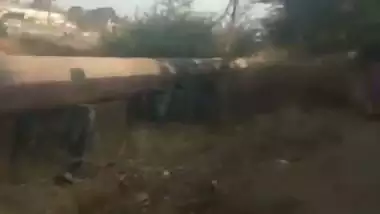 Horny man fucks a desi randi in a plastic hut on the road