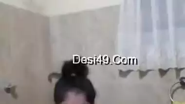 Today Exclusive- Hot Look Sri Lankan Girl Record Her Nude Bathing Selfie Part 2