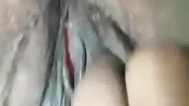 Guy receives XXX video in which naked Desi GF shows him her assets
