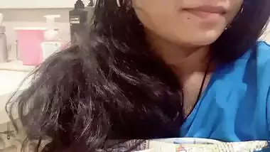 Girlfriend in glasses showing big boobs viral MMS