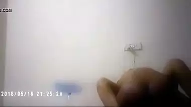 Self shot hindi sexy video of a desi cutie enjoying a priceless home sex session