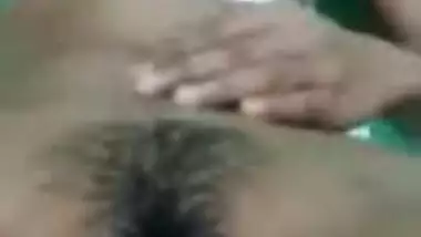 Desi woman takes off pants to masturbate in the amateur porn video