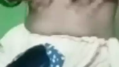 Indian aunty takes off bra to brag about XXX fruits on the camera