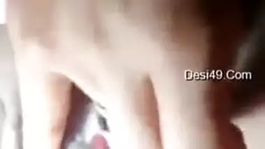 Camel-toe Desi pussy gets XXX fingered by horny babe for the cam