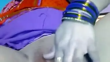 Desi Indian bhabhi fingering 