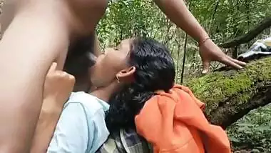 Athaan fucking kozhunthiya in a jungle in Tamil porn