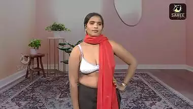 Horny booby aunty wearing sari showing huge cleavage and hot navel backless show