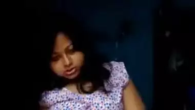 Indian minx is alone at home being in mood to play with her XXX muff
