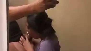 Hot NRI babe asks her white lover to shoot her blowjob MMS