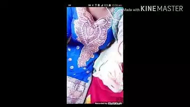 Bengali Bhabi lifting Salwaar and showing panty and navel !!! Don’t miss it!