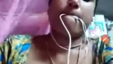 Before wedding aroused groom asks Indian bride-to-be to show boobs