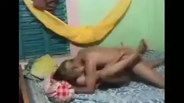Uncle fucking lonely wife after licking pussy viral MMS