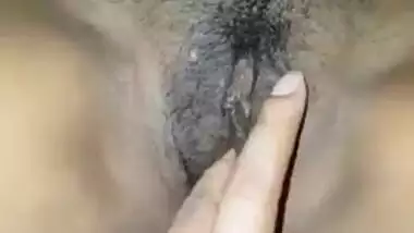 Indian girl allows sex lover to feels her XXX pussy from the inside