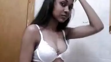 Mumbai College Babe Tanushree Teasing