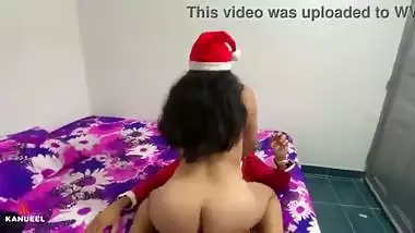 SANTA CLAUS ME SORPRENDE EN LA NOCHE DE NAVIDAD CON SU VERGA DIRECTO AL COÑO HASTA CUBRIR MI ROSTRO DE SEMEN CREMOSO